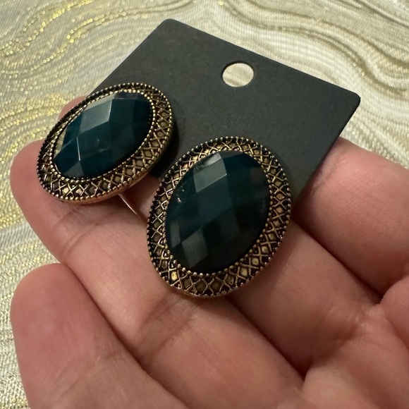 ⚜️3 for $30⚜️ Deep Emerald Green Retro Style Acrylic Stud Earrings (Teal Green) - Picture 5 of 8